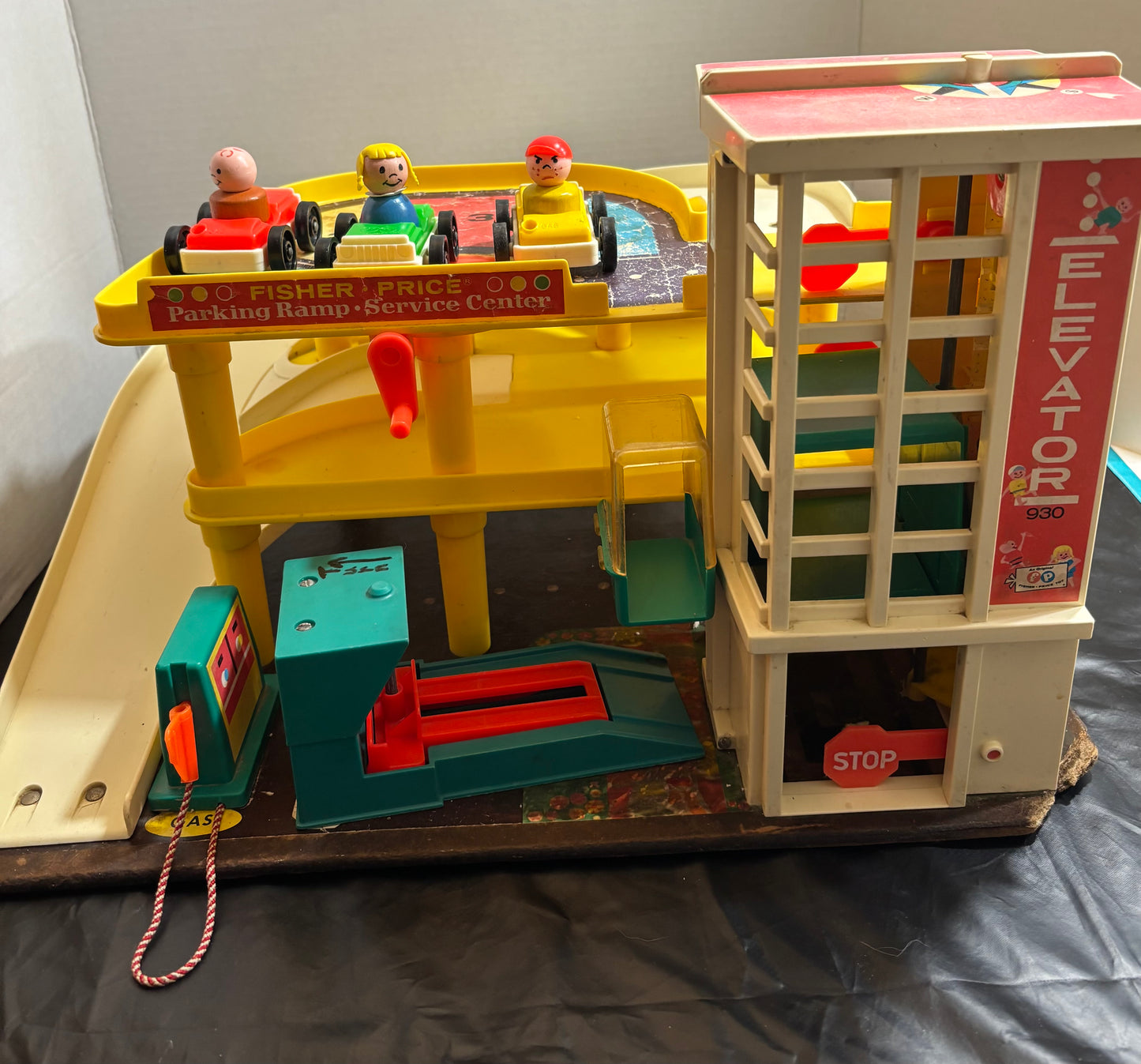 Vintage Fisher Price Little People Parking Ramp and Service Center # 930