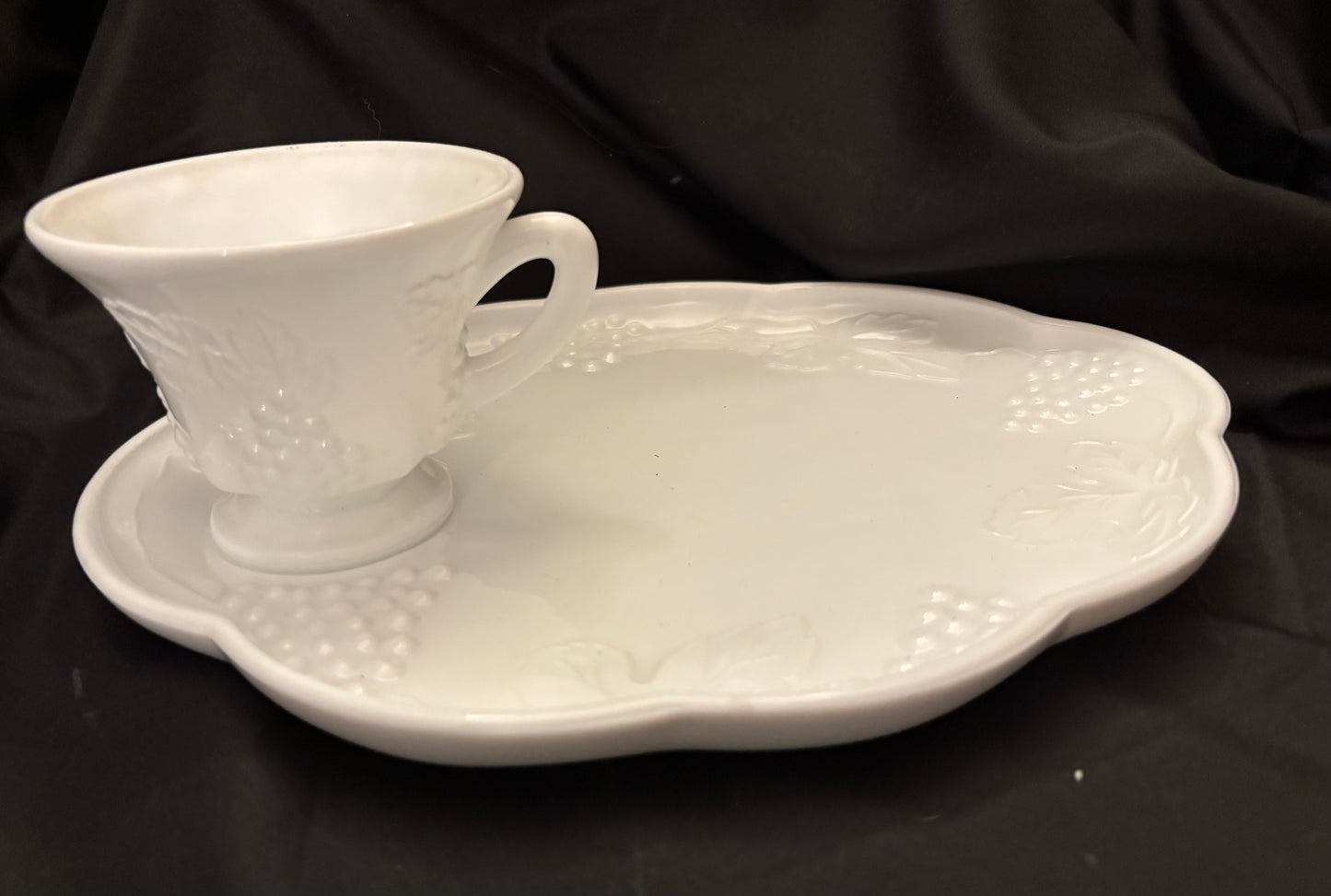 Vintage India Glass Harvest Grape Milk Glass Snack Set