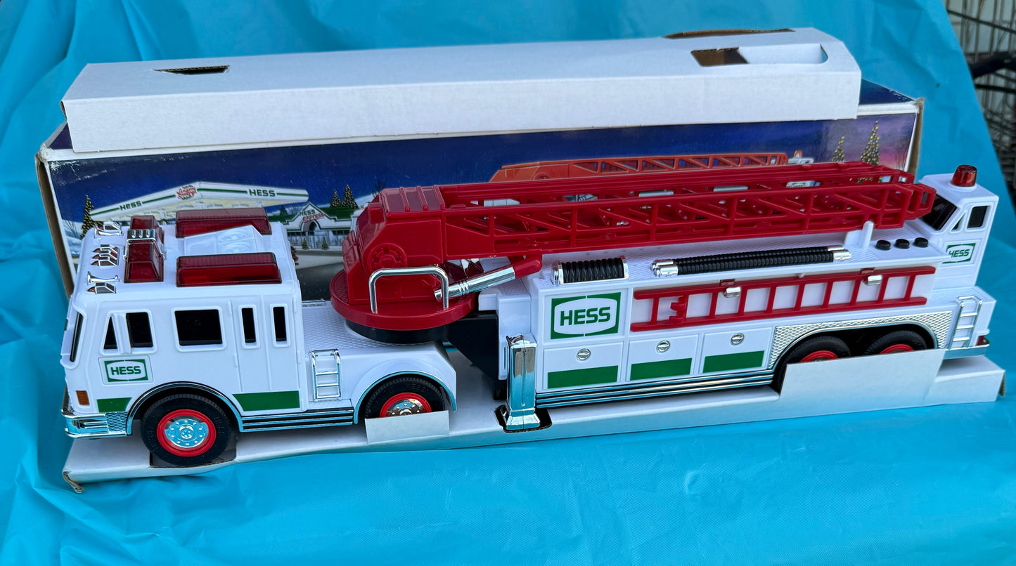 2000 Hess toy fire truck