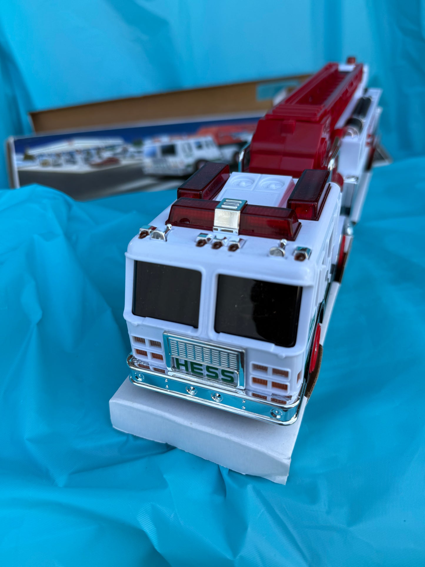 2000 Hess toy fire truck