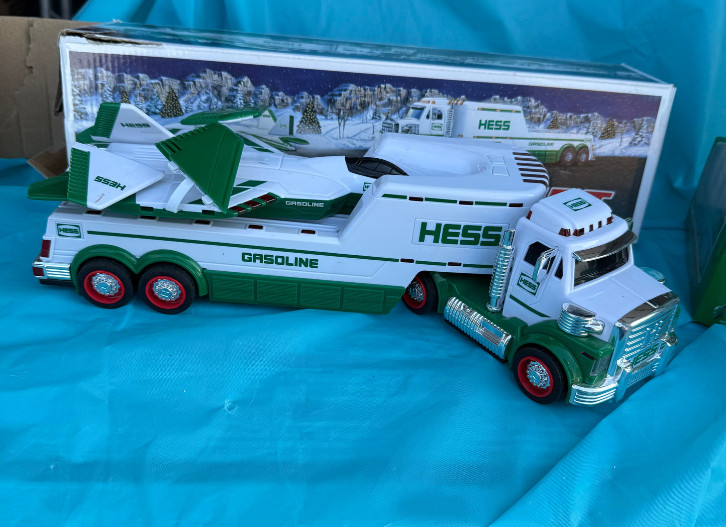 2010 hess toy truck and jet