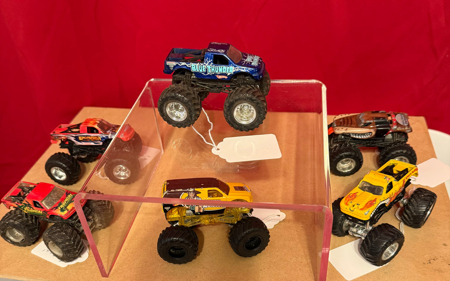 6 HOT WHEELS 4 X 4