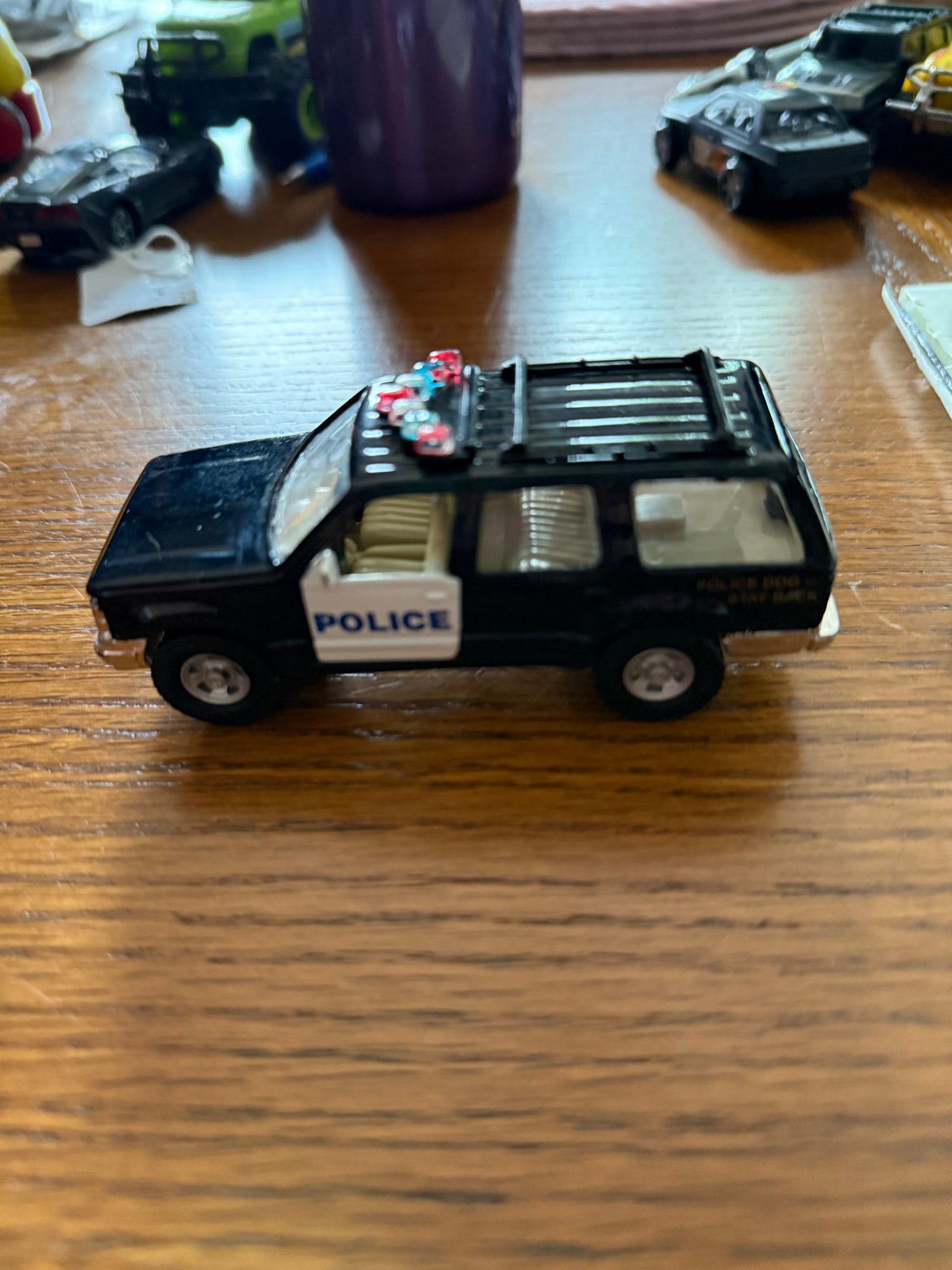 MAISTO FORD EXPLORERPOLICE 4 X 4