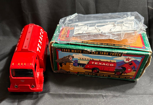 Vintage Ertl F950 11949 White Tilt Cab Reg Texaco Bank