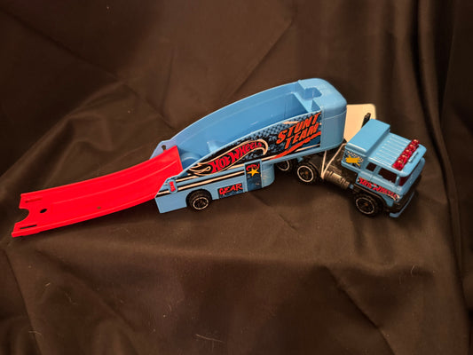 Hot Wheels Super Pigs Stunt Team Truck