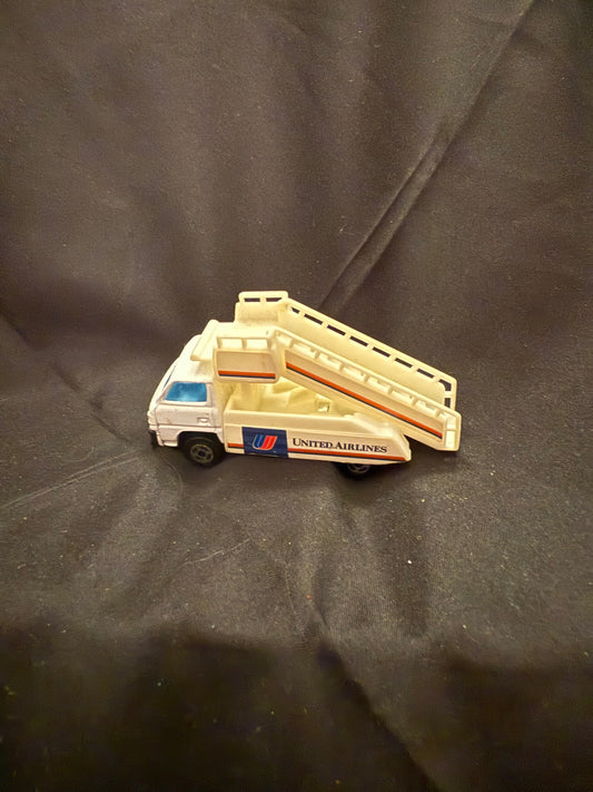 UNITED AIRLINES MOBILE PASSANGERS STAIR TRUCK