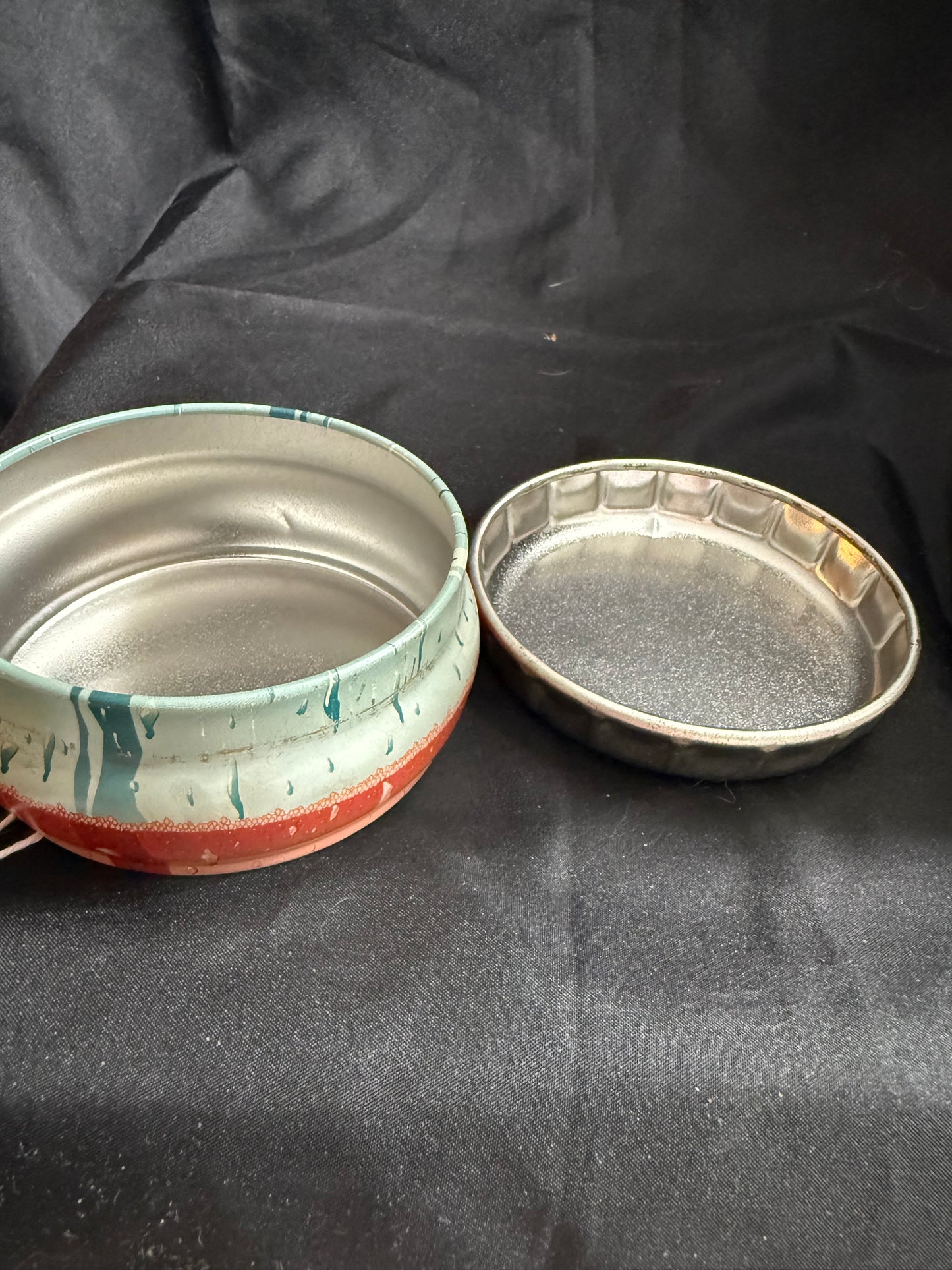 COCA COLA TIN SHAPED LIKE A BOTTLE CAP