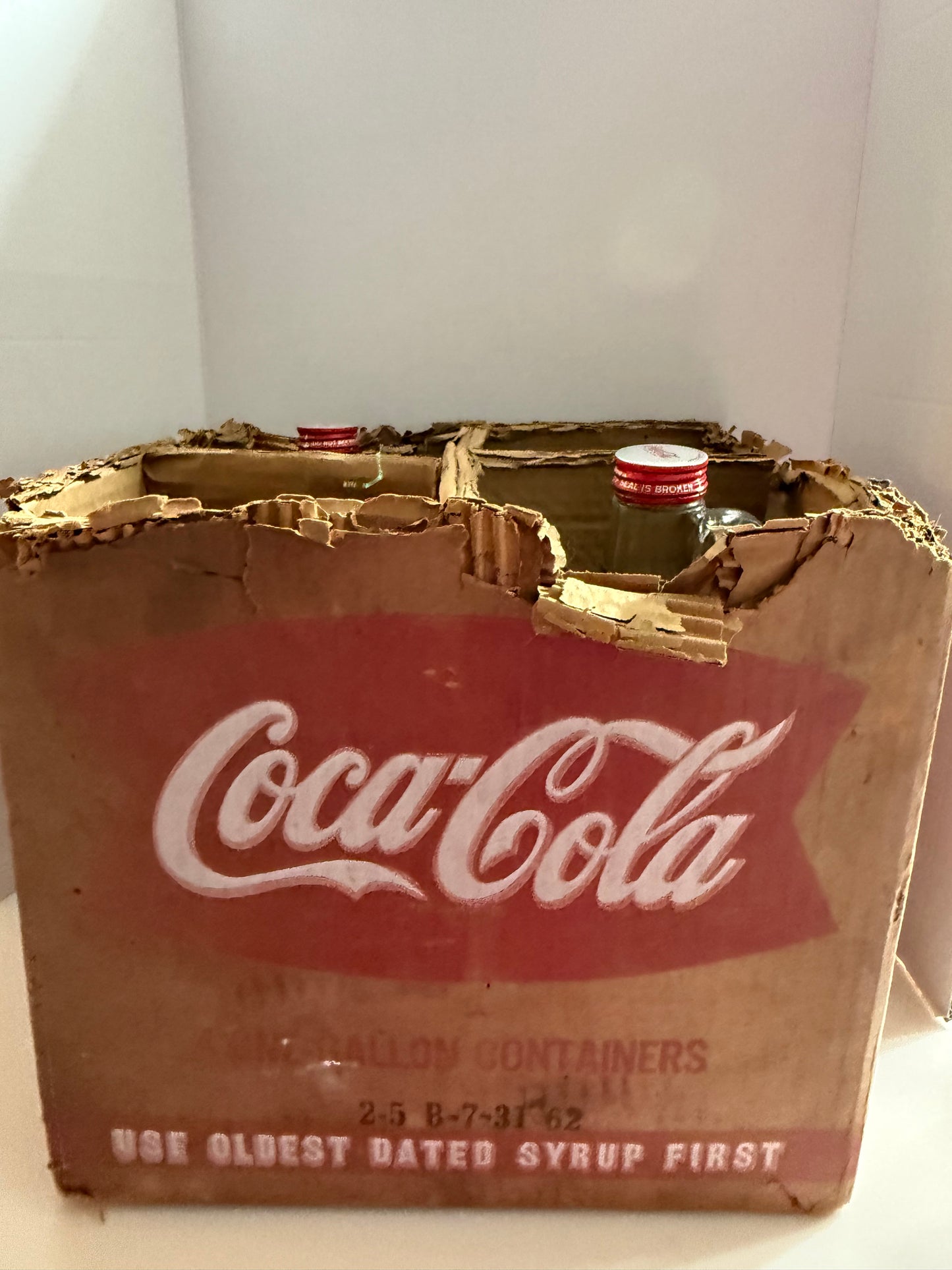 COCA COLA CARDBOARD BOX WITH 2 EMPTY CLEAR JUGS WITH LIDS (SYRUP) (1950s-1960s) 20th CENTURY