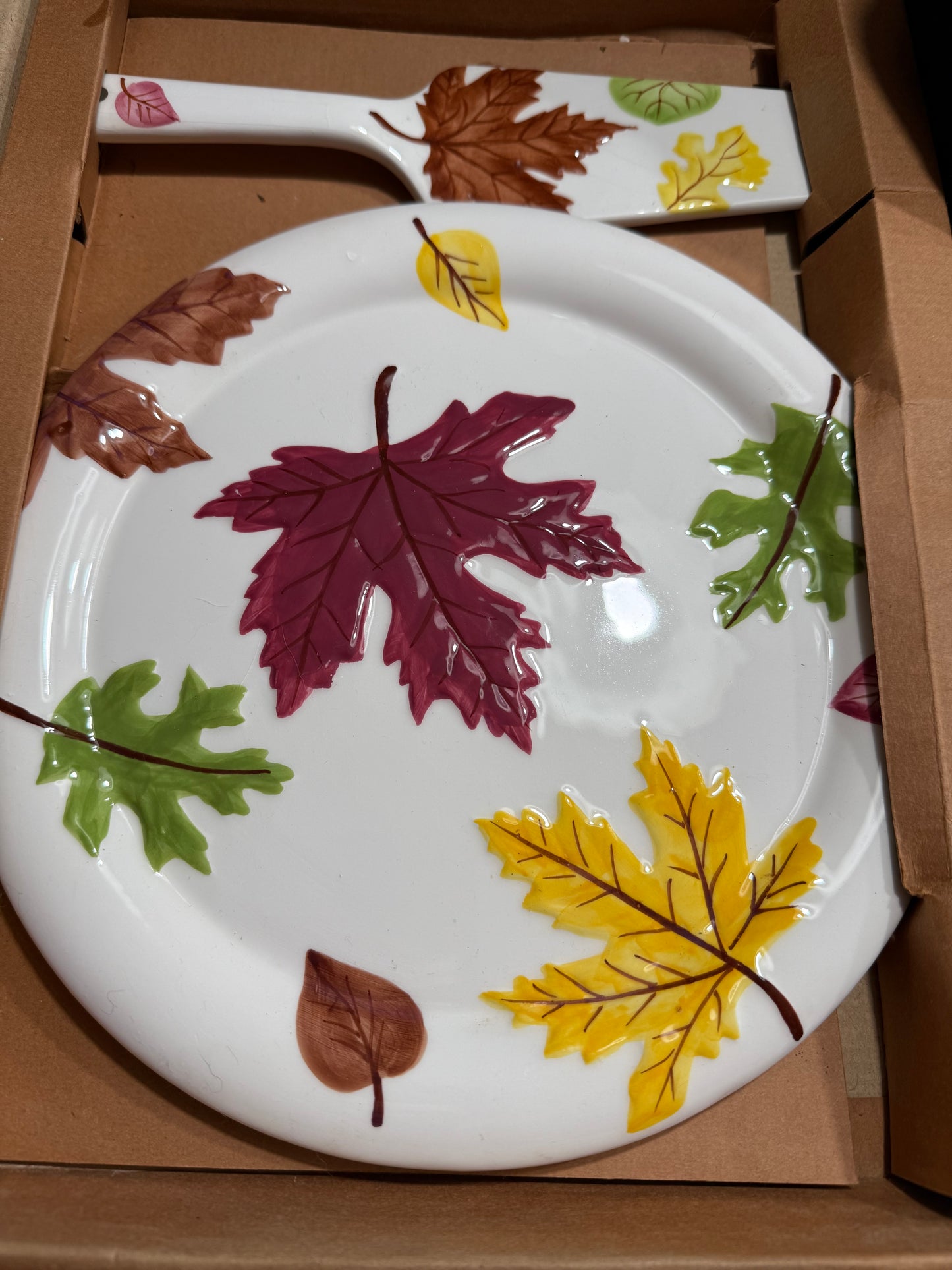 Vintage new in box 11 inch cake plate with server